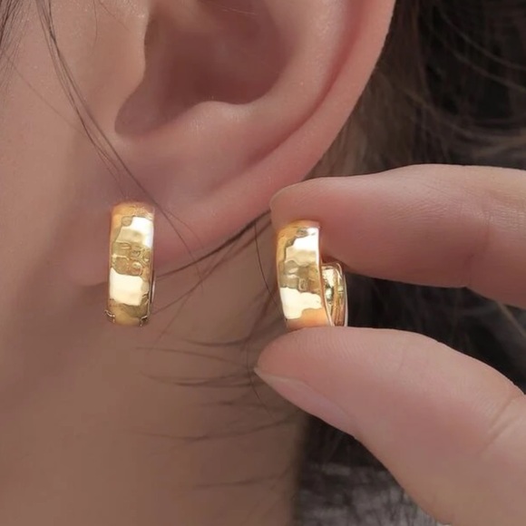 Delilah Wear Jewelry - New gold colored hoop earrings
